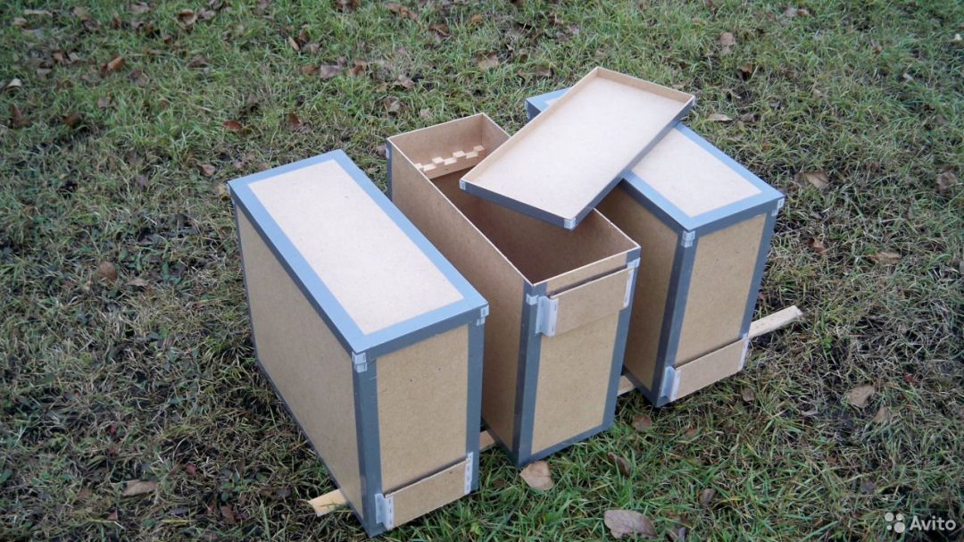 Авито краснодарский пчелопакеты. Ящик для пчелопакетов. Ящик для перевозки пчелопакетов. Ящики для перевоза пчел. Коробка для перевозки пчел.